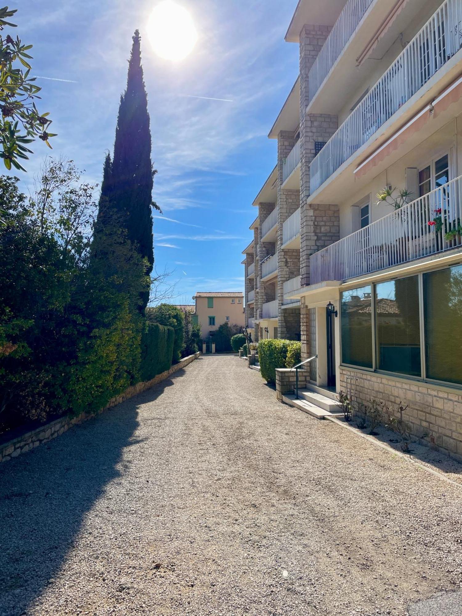 Апартаменты Au Coeur Et Au Calme De Bandol, Parking Et Climatisation Экстерьер фото